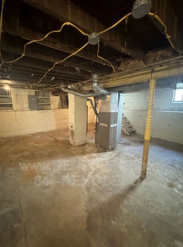 1303 S Harlan Ave - Photo 7 of 10