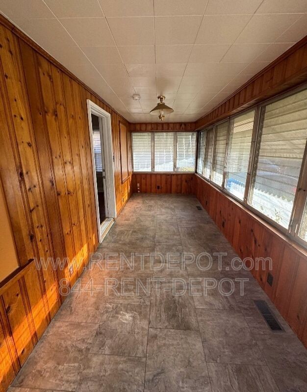 1726 S Bedford Ave - Photo 2 of 11