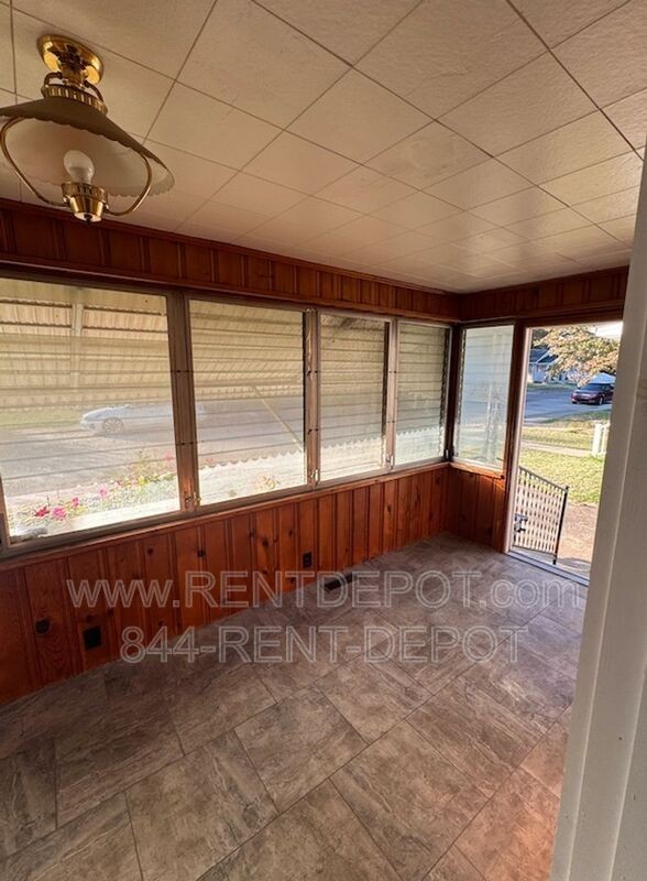 1726 S Bedford Ave - Photo 3 of 11