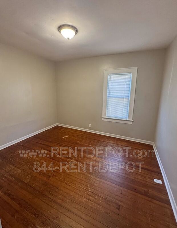 1726 S Bedford Ave - Photo 5 of 11