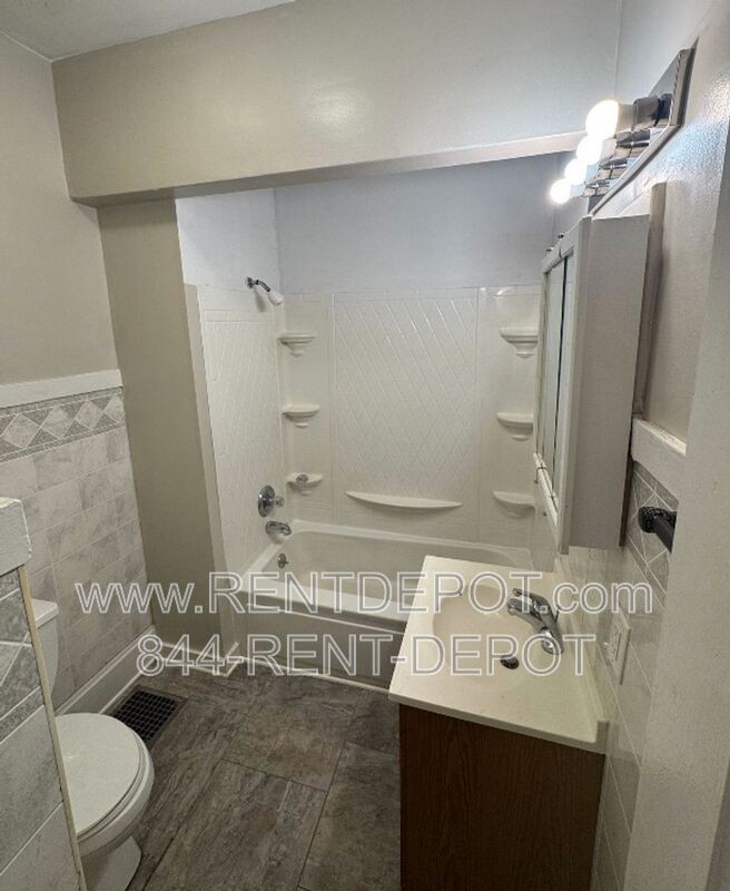 1726 S Bedford Ave - Photo 6 of 11