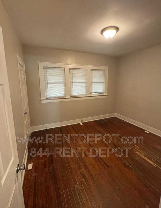 1726 S Bedford Ave - Photo 7 of 11