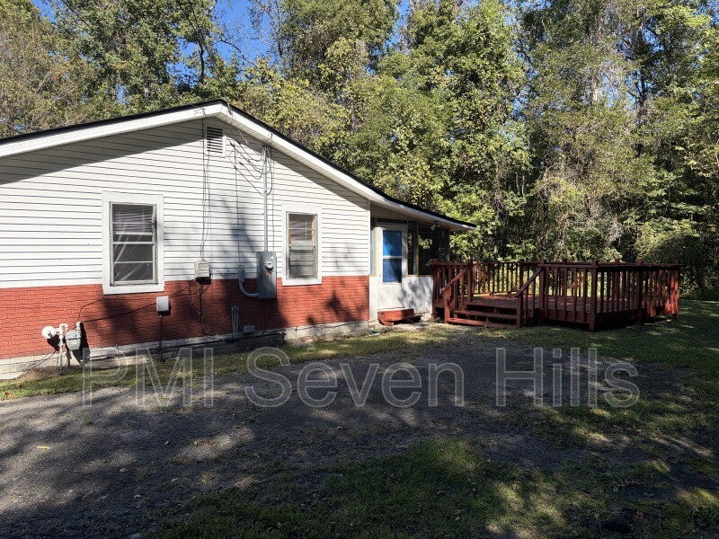 521 S Main St - Photo 3 of 17