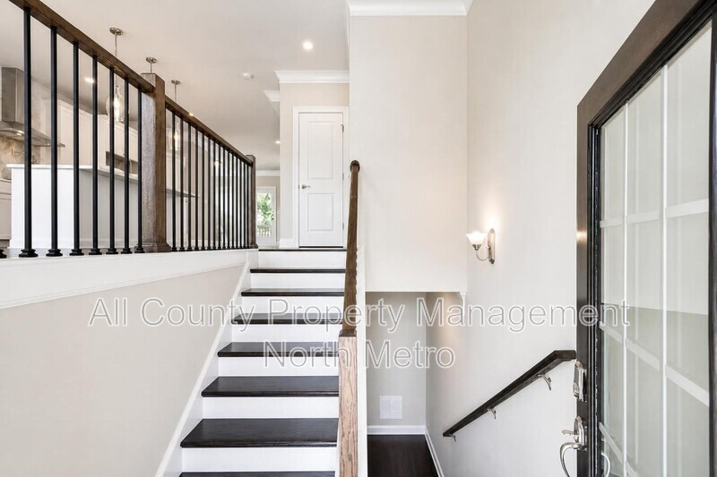 10006 Jack Dr - Photo 3 of 22