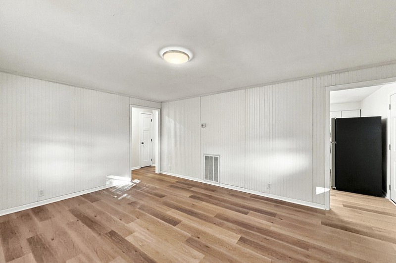 1907 Brown Ave - Photo 2 of 9