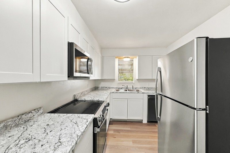 1907 Brown Ave - Photo 3 of 9