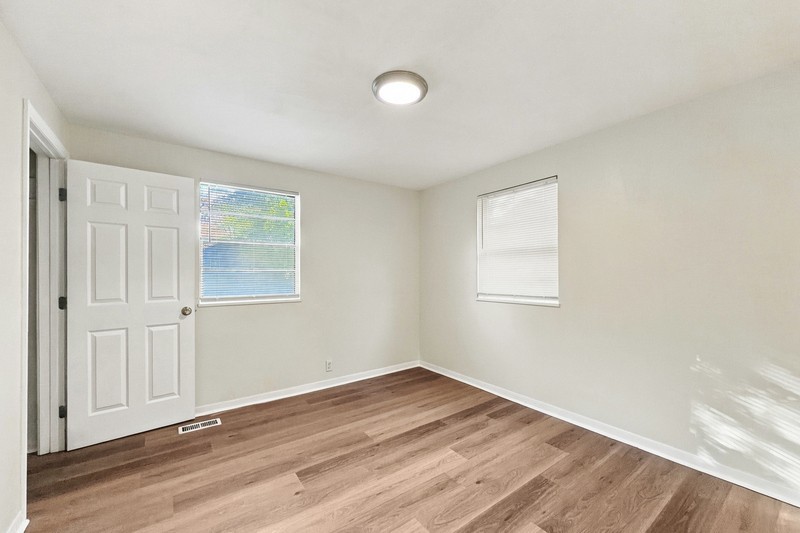 1907 Brown Ave - Photo 4 of 9