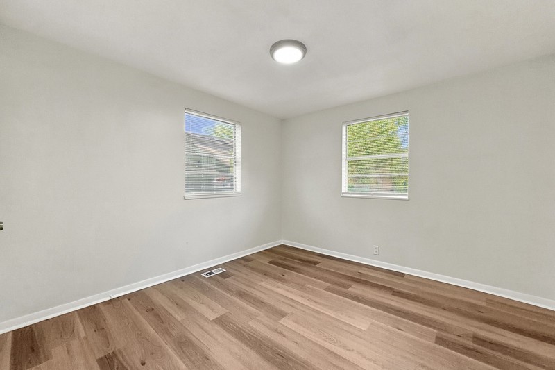1907 Brown Ave - Photo 5 of 9