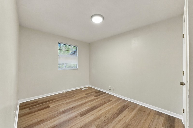 1907 Brown Ave - Photo 6 of 9