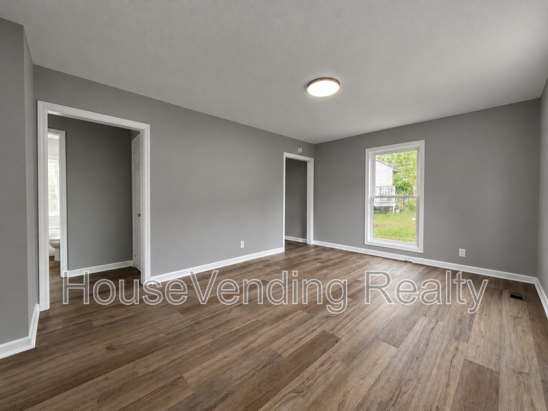 108 James Ave - Photo 2 of 12
