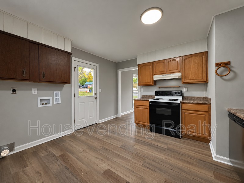 108 James Ave - Photo 5 of 12