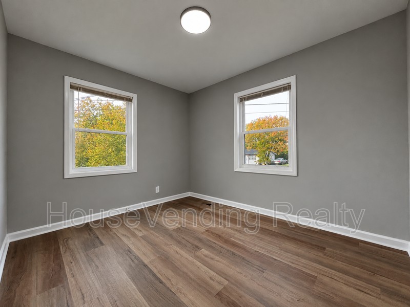 108 James Ave - Photo 7 of 12