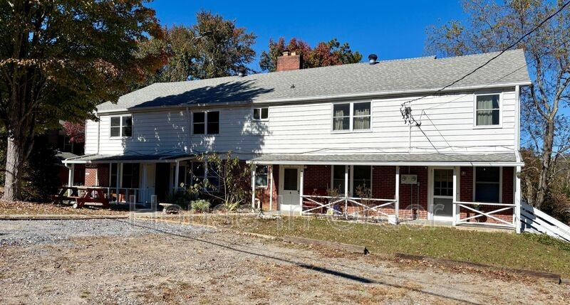 105 Lakewood Dr #4 - Photo 2 of 22