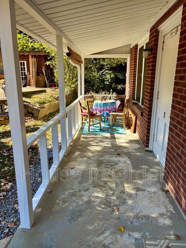 105 Lakewood Dr #4 - Photo 4 of 22