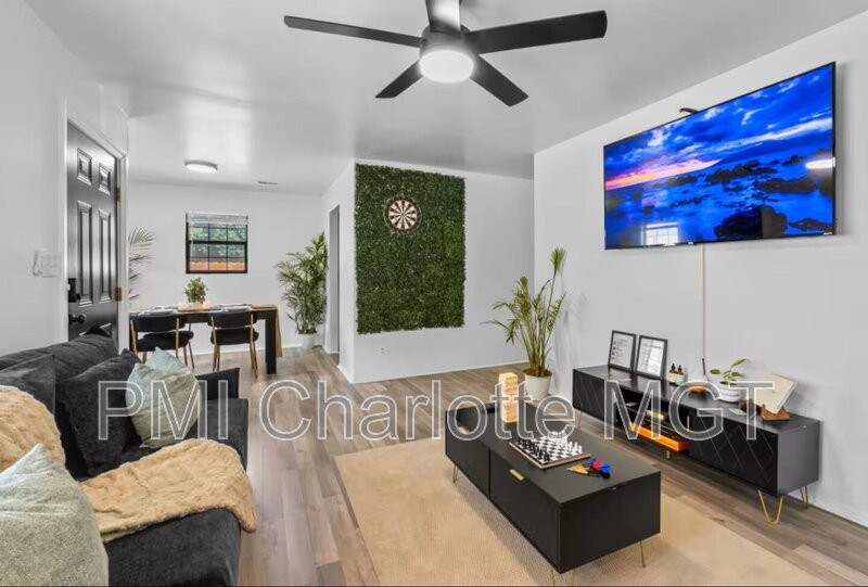 2117 Wilson Ave - Photo 3 of 25