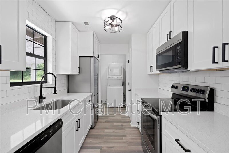 2117 Wilson Ave - Photo 7 of 25