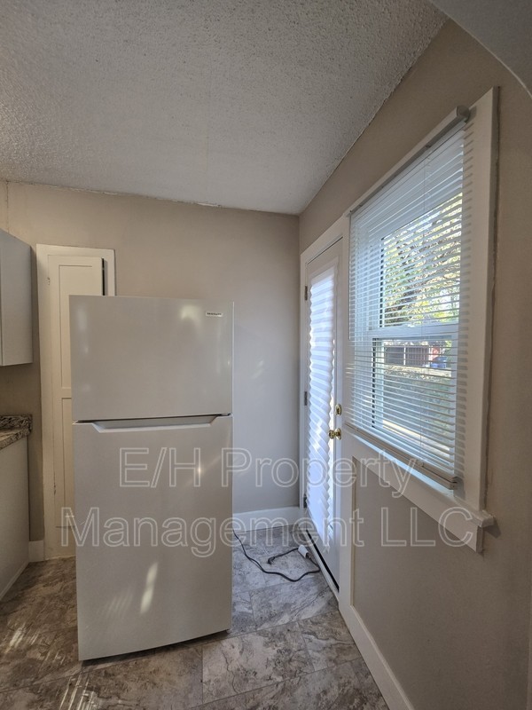 540 S Bluff Ave #1 - Photo 5 of 14
