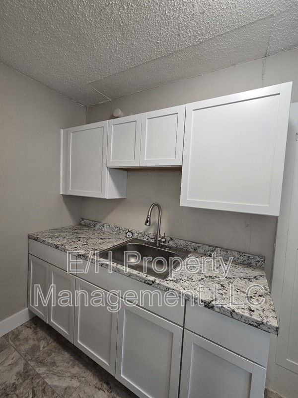 540 S Bluff Ave #1 - Photo 7 of 14