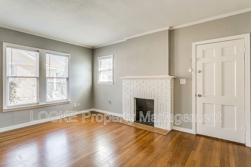 3204 Rogers Ave - Photo 5 of 14