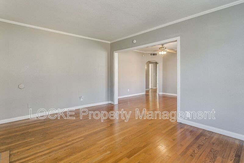 3204 Rogers Ave - Photo 6 of 14