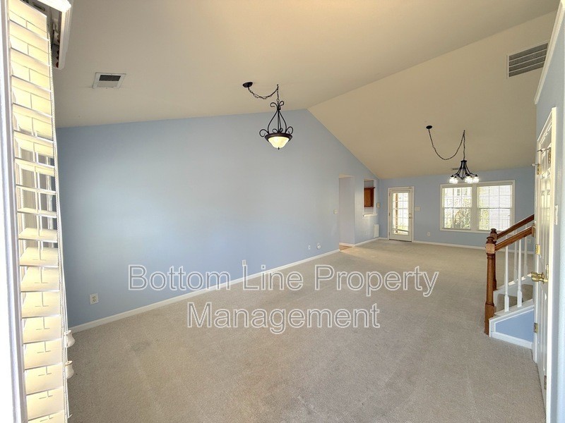 3131 Ocalle Ln - Photo 3 of 24