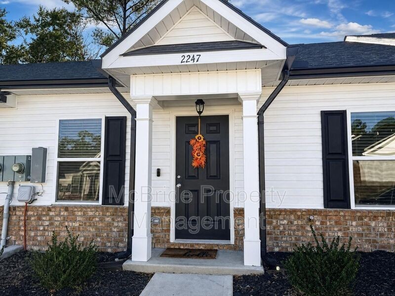 2247 Archer Ln - Photo 2 of 12