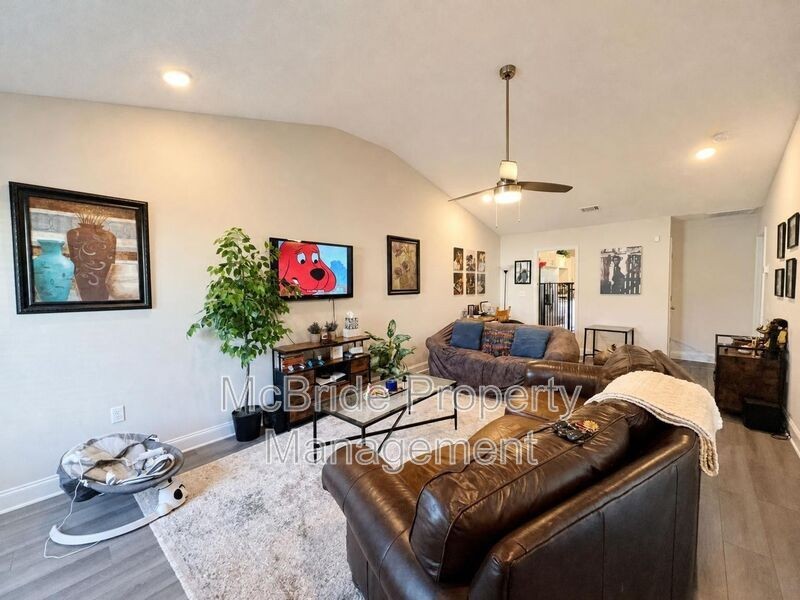 2247 Archer Ln - Photo 4 of 12