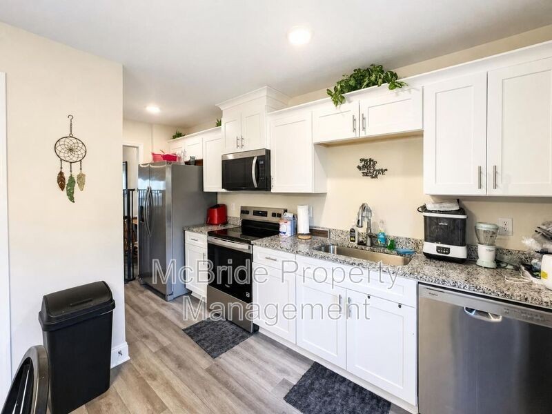 2247 Archer Ln - Photo 5 of 12