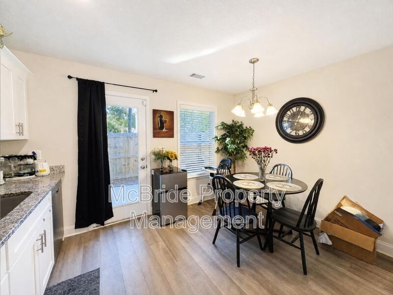 2247 Archer Ln - Photo 6 of 12