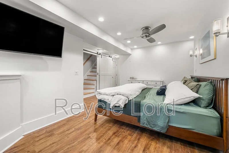 691 E 8th St #1 - Photo 4 of 8