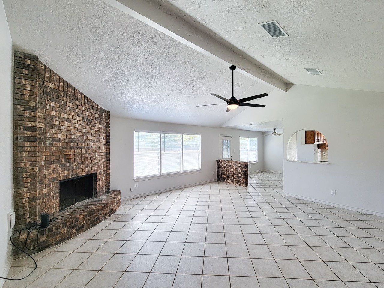 10102 Park Ln - Photo 3 of 34