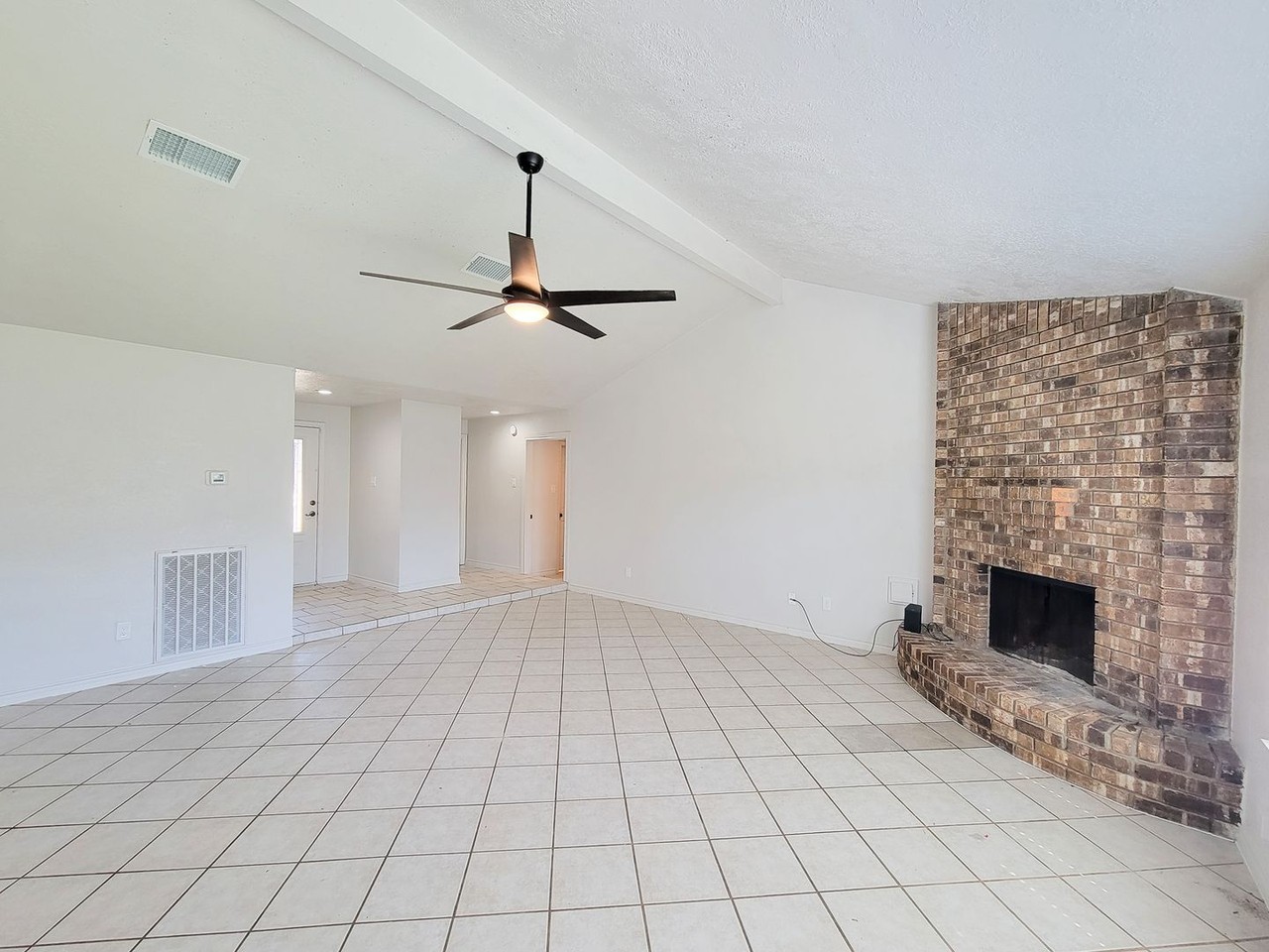 10102 Park Ln - Photo 6 of 34