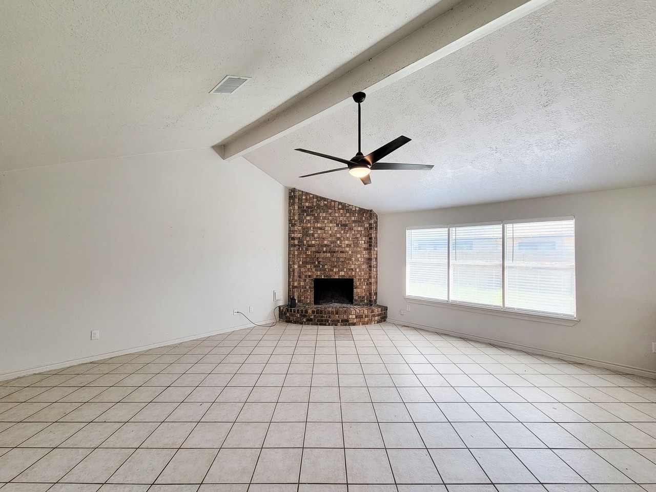 10102 Park Ln - Photo 7 of 34