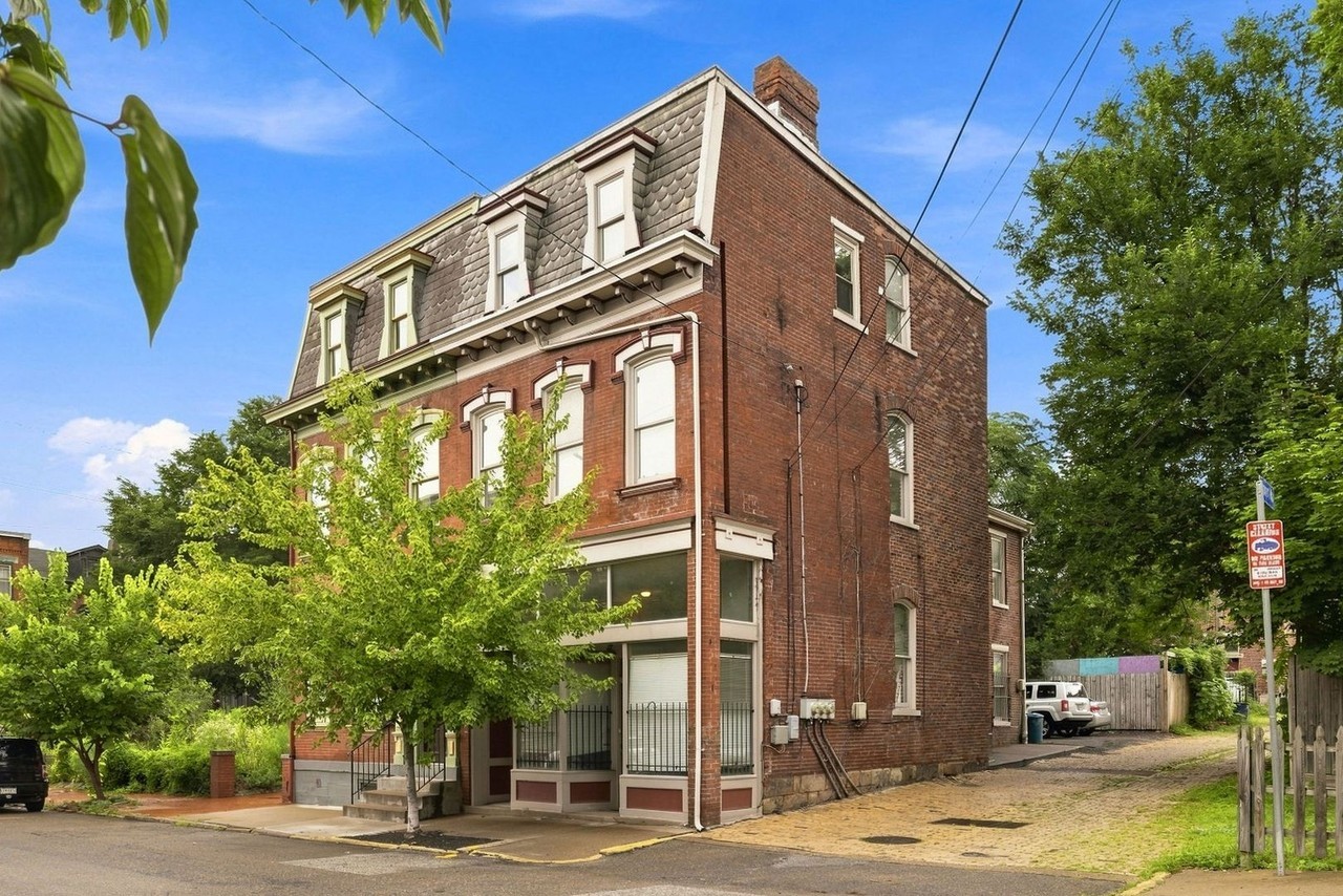 614 Jacksonia Street - Photo 2 of 32
