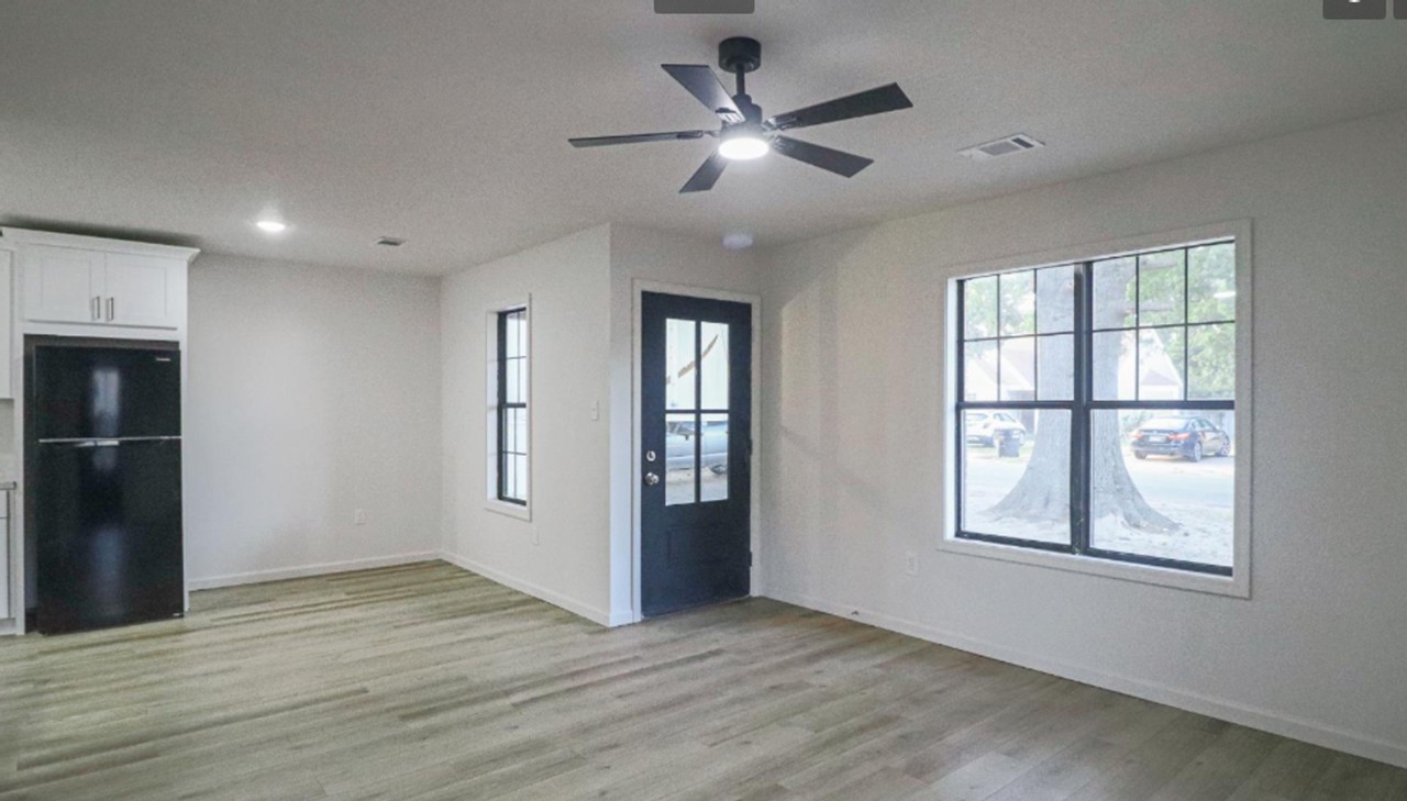 124 Jennifer St - Photo 2 of 10