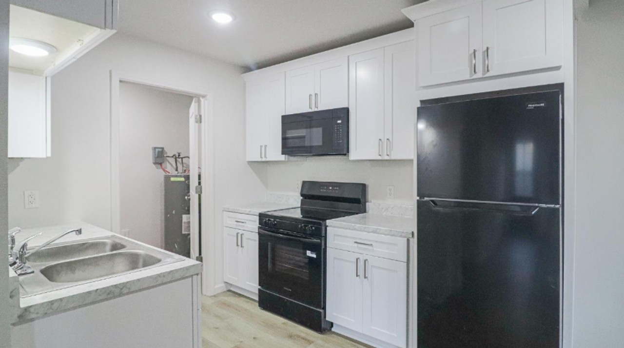 124 Jennifer St - Photo 5 of 10