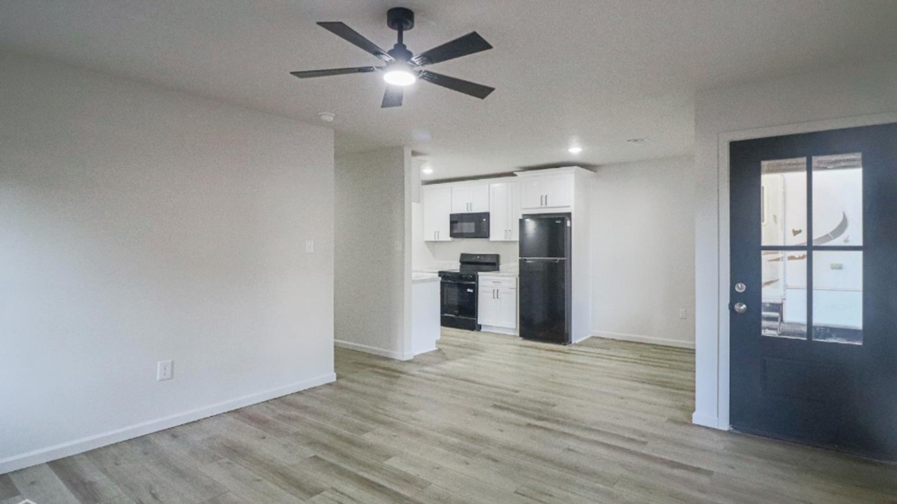 124 Jennifer St - Photo 6 of 10