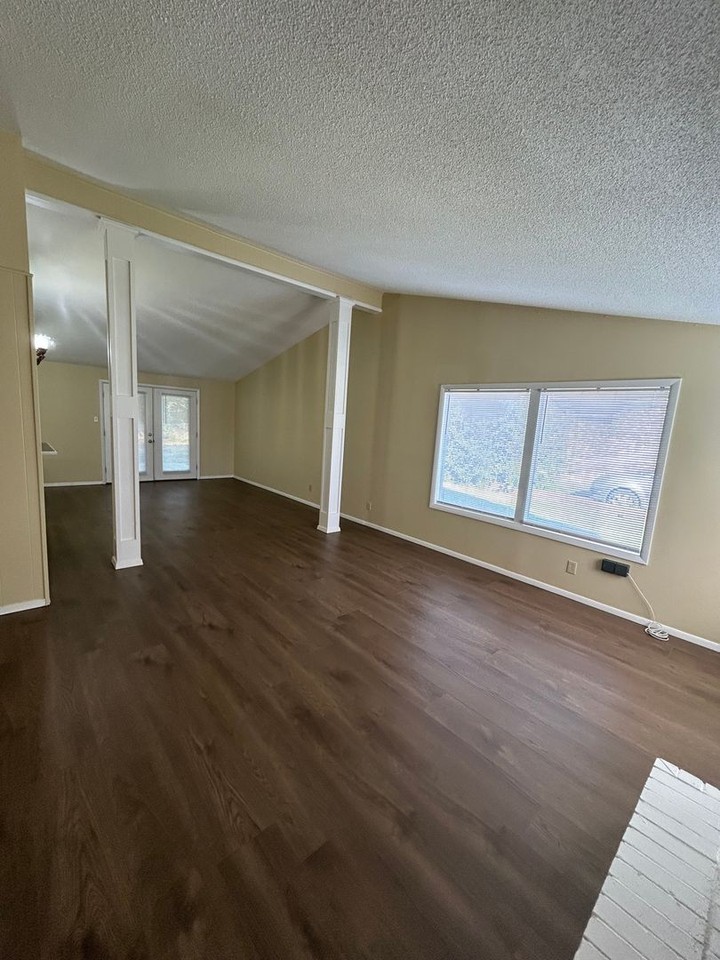 311 Briarwood Ct - Photo 2 of 18