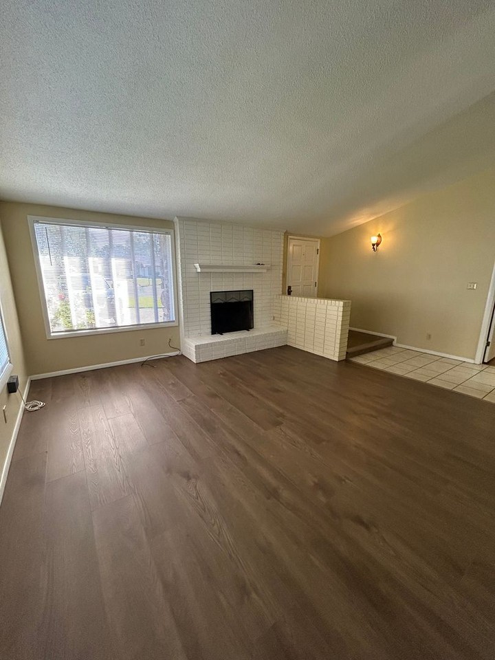 311 Briarwood Ct - Photo 3 of 18