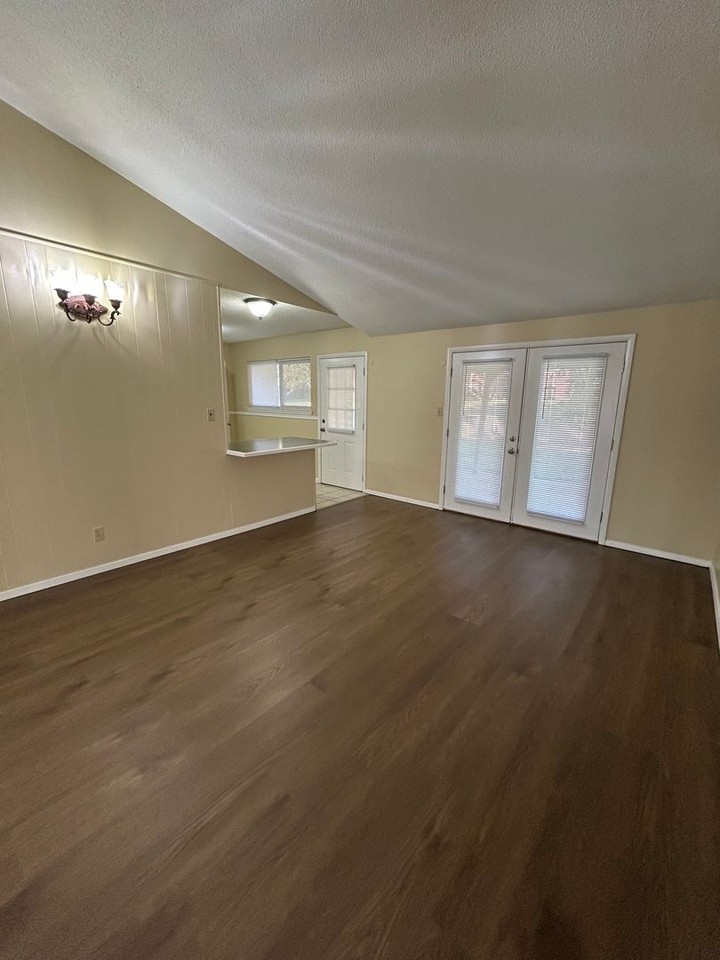311 Briarwood Ct - Photo 4 of 18