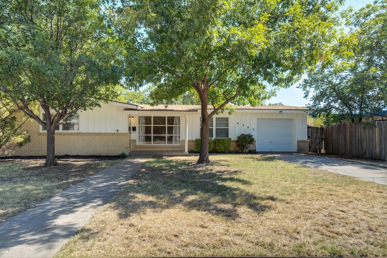 4205 39th St - Photo 2 of 26