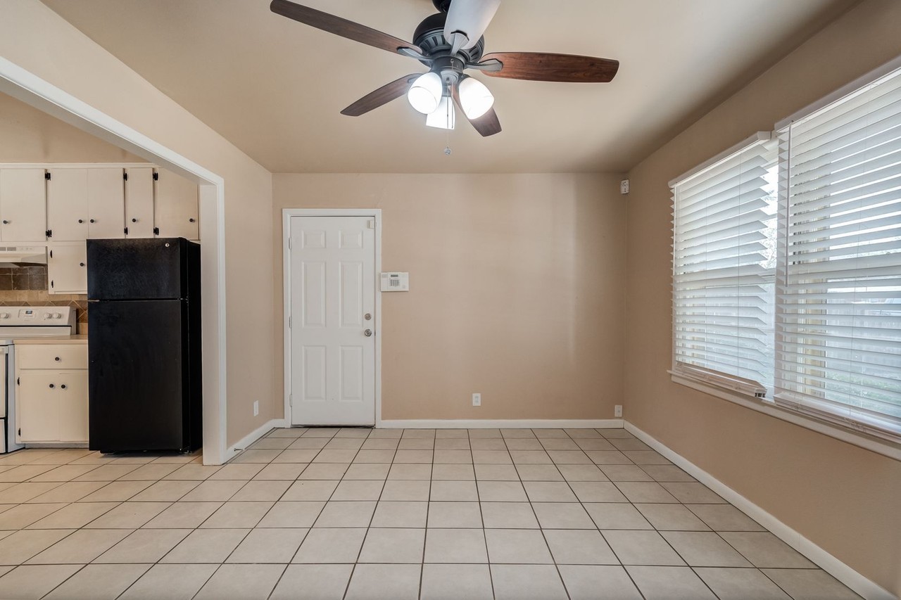 4205 39th St - Photo 7 of 26
