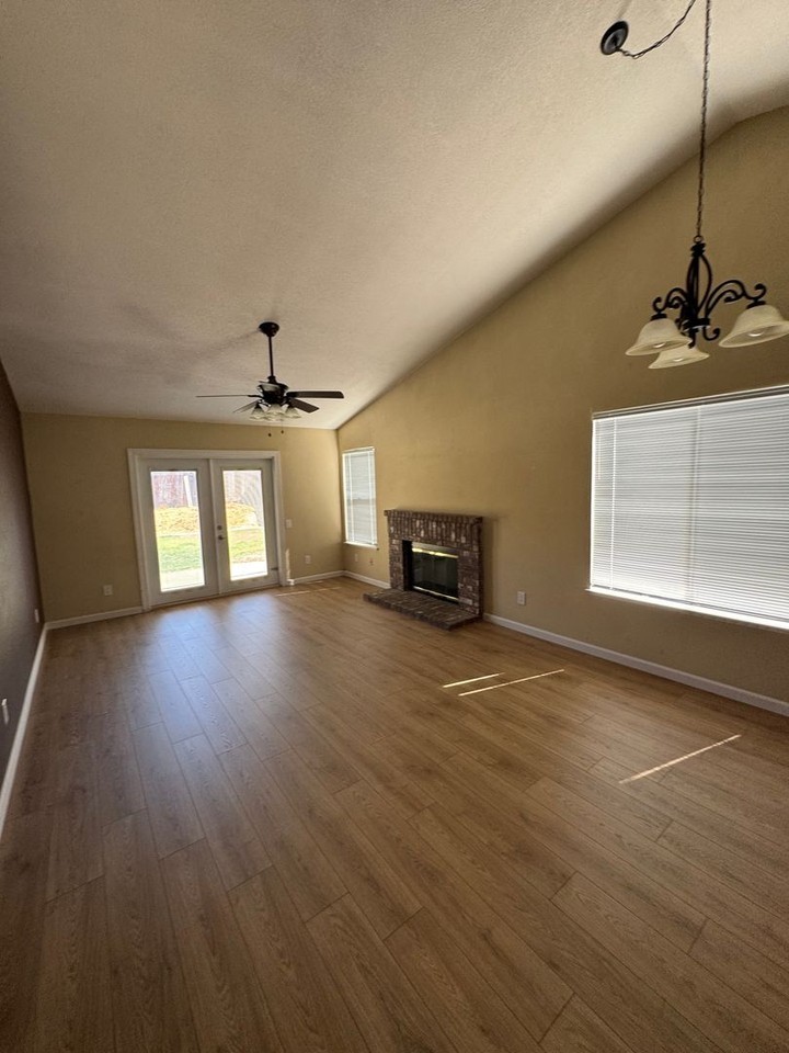 165 Sterling Oak Dr - Photo 2 of 13