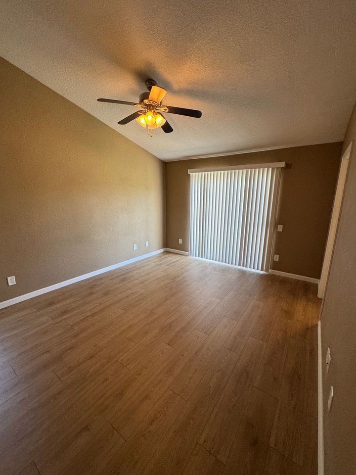 165 Sterling Oak Dr - Photo 3 of 13