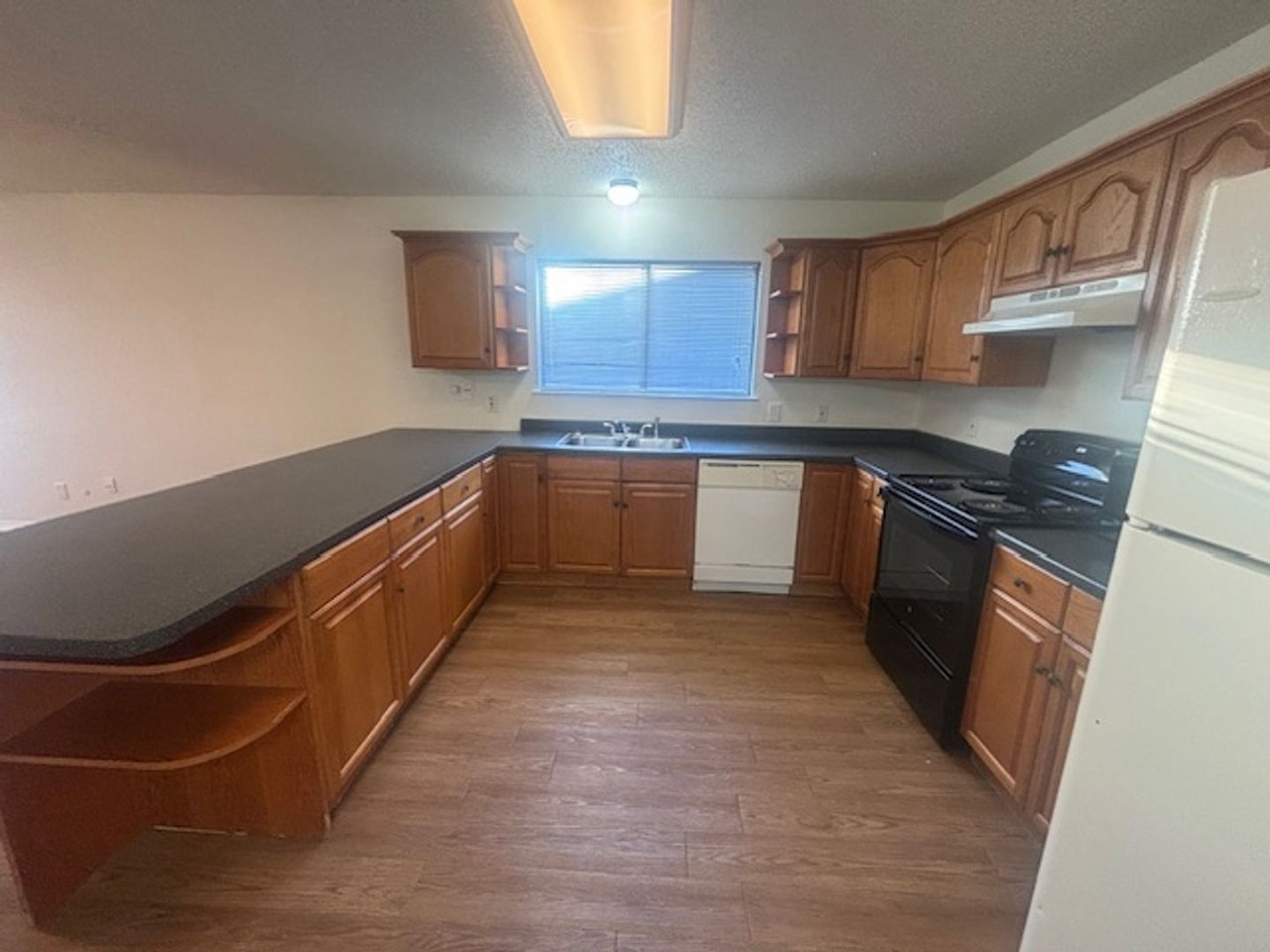 6948 Bentley Ave - Photo 7 of 23