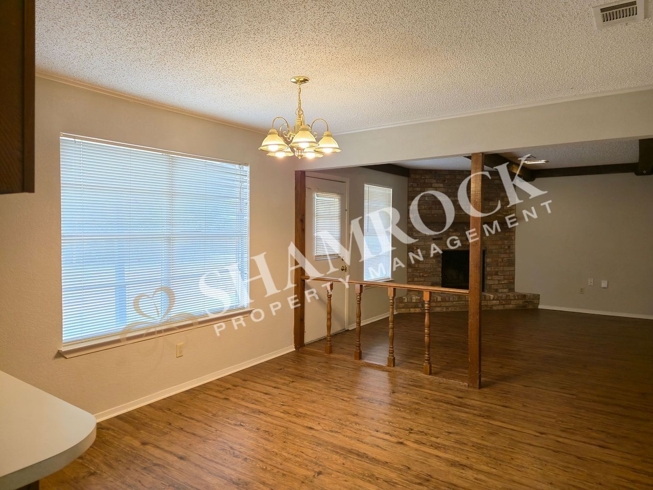 316 Crockett Ln - Photo 4 of 14