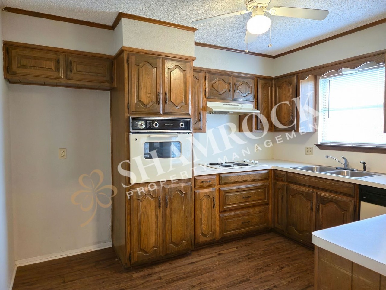 316 Crockett Ln - Photo 6 of 14