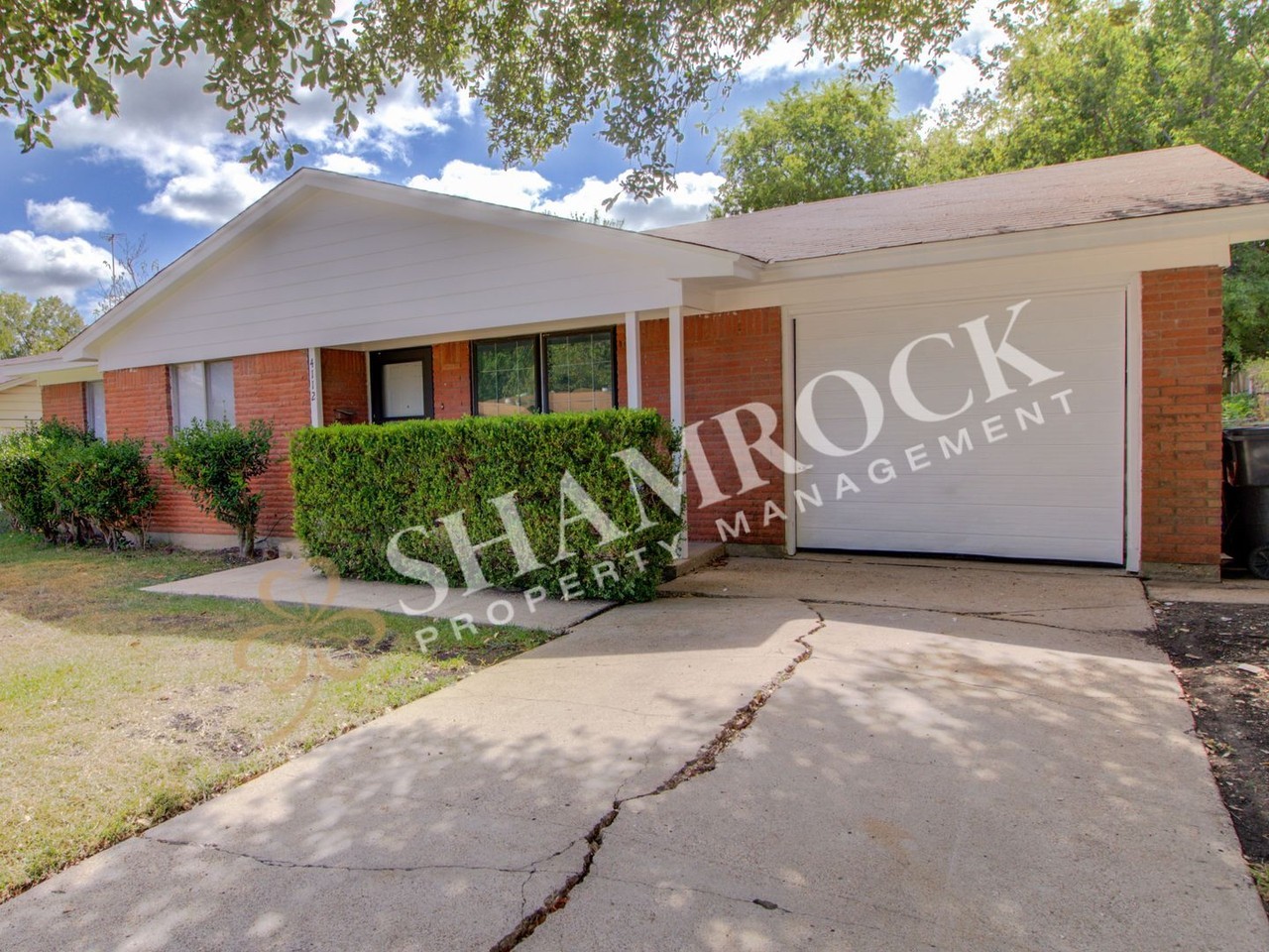4112 Brookcrest Cir - Photo 2 of 17