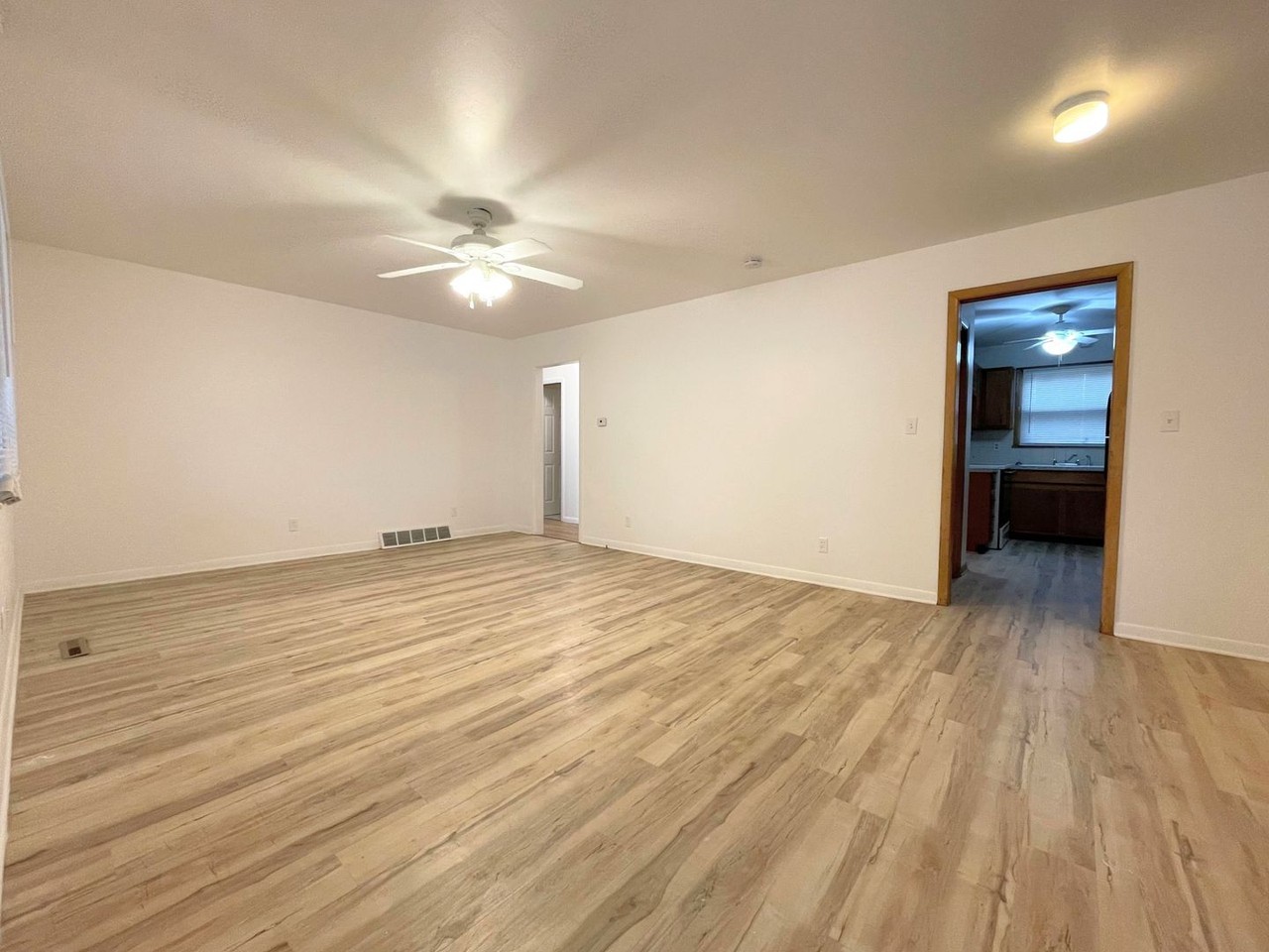 1505 Marland St - Photo 4 of 22