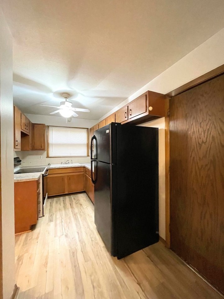 1505 Marland St - Photo 5 of 22